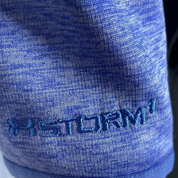 Under Armour Storm With thumb holes and fleece lined zip up hoodie - Picture 5 of 9